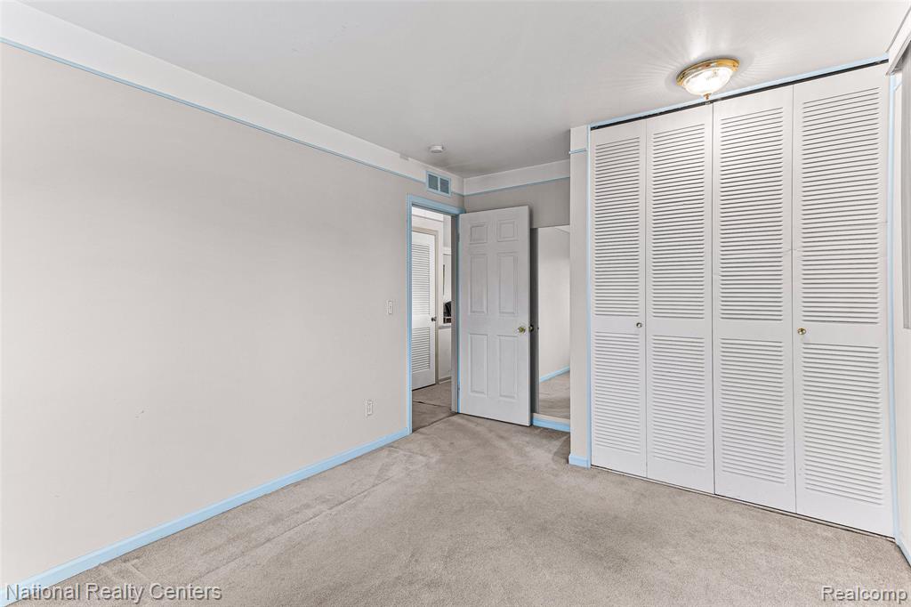 6104 Ardmore Park Circle, Dearborn Heights, MI 48127 — Photo 22
