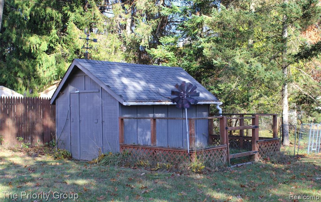 5650 Hillsboro Road, Davisburg, MI 48350 — Photo 11