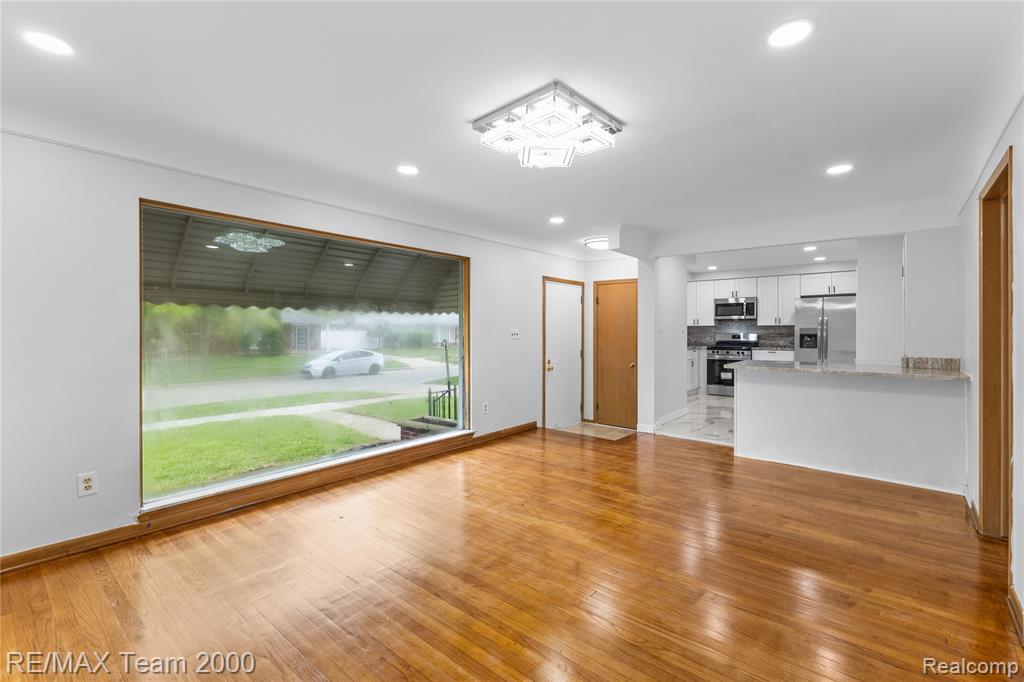 8551 Rockland Street, Dearborn Heights, MI 48127 — Photo 11