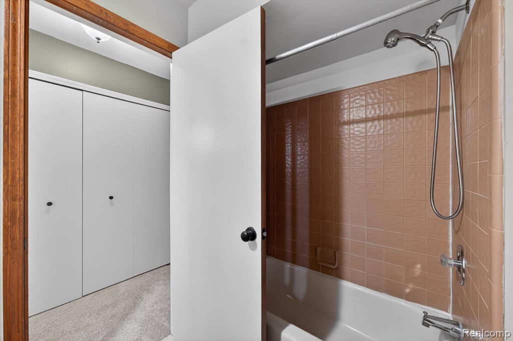 2476 Cedar Key Drive, Lake Orion, MI — Photo 38