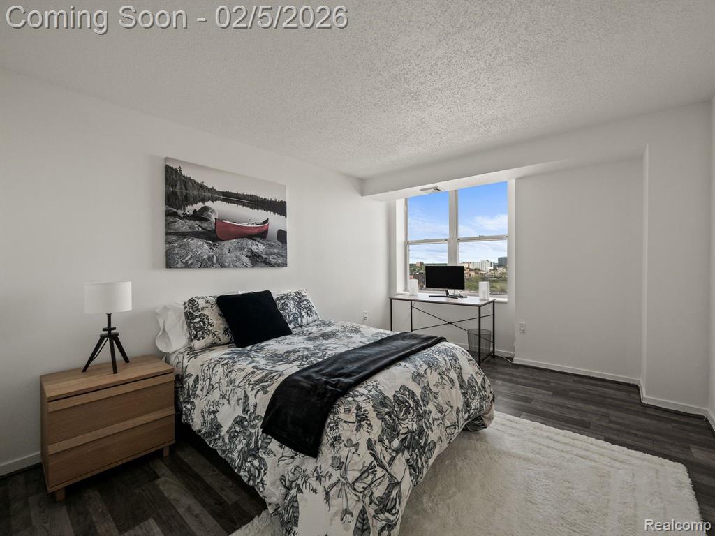 250 E HARBORTOWN Drive, 1405, Detroit, MI 48207 — Photo 17