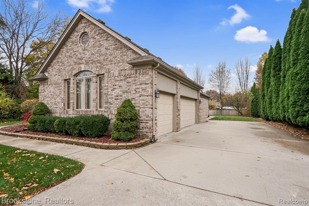 8948 Chestnut Run Drive, Shelby Twp, MI 48317 — Photo 3