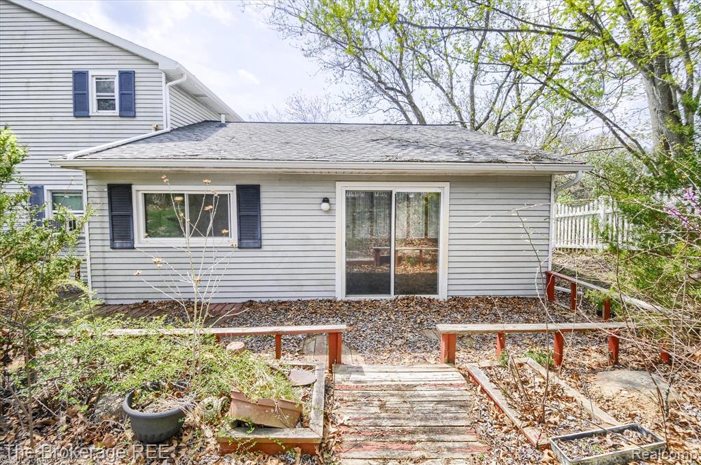 688 UPHILL Road, Milford, MI 48381 — Photo 9