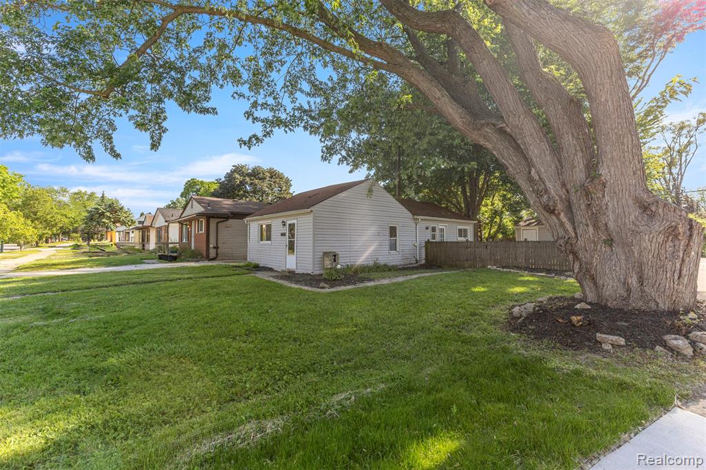 8279 Hugh Street, Westland, MI — Photo 3