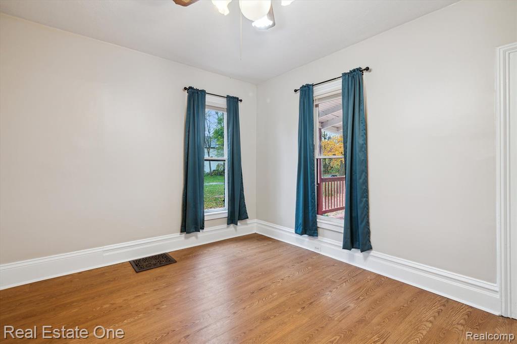 95 N WASHINGTON Street, Oxford, MI 48371 — Photo 11