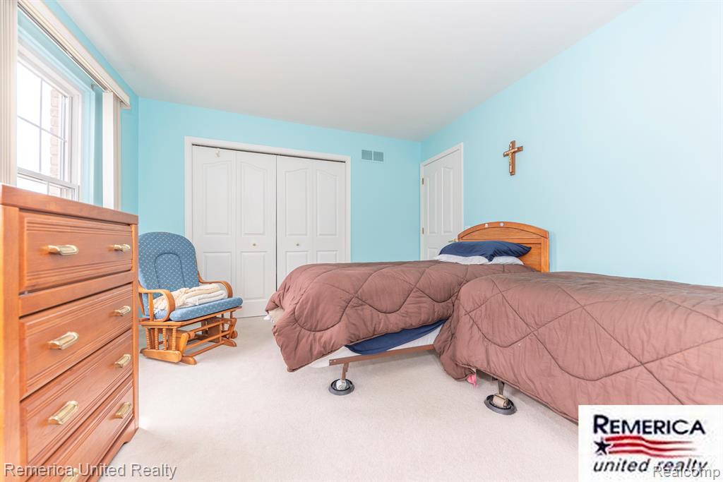 46206 LARCHMONT Drive, Canton, MI 48187 — Photo 36