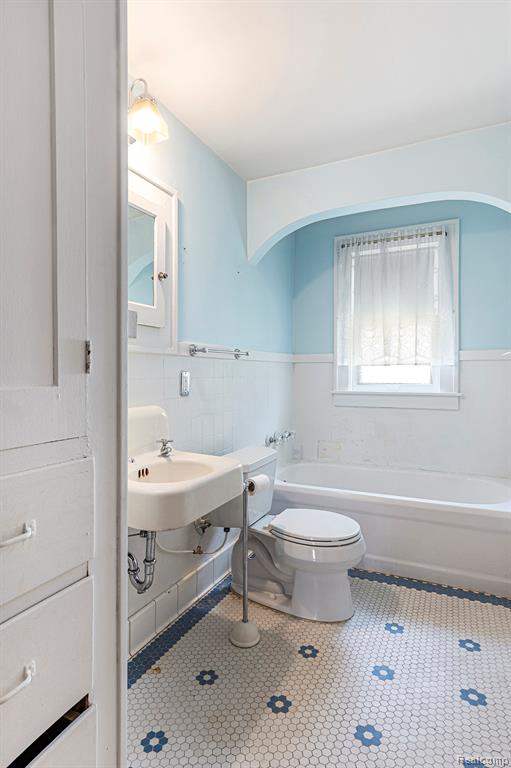 8238 Clinton River Road, Sterling Heights, MI 48314 — Photo 14