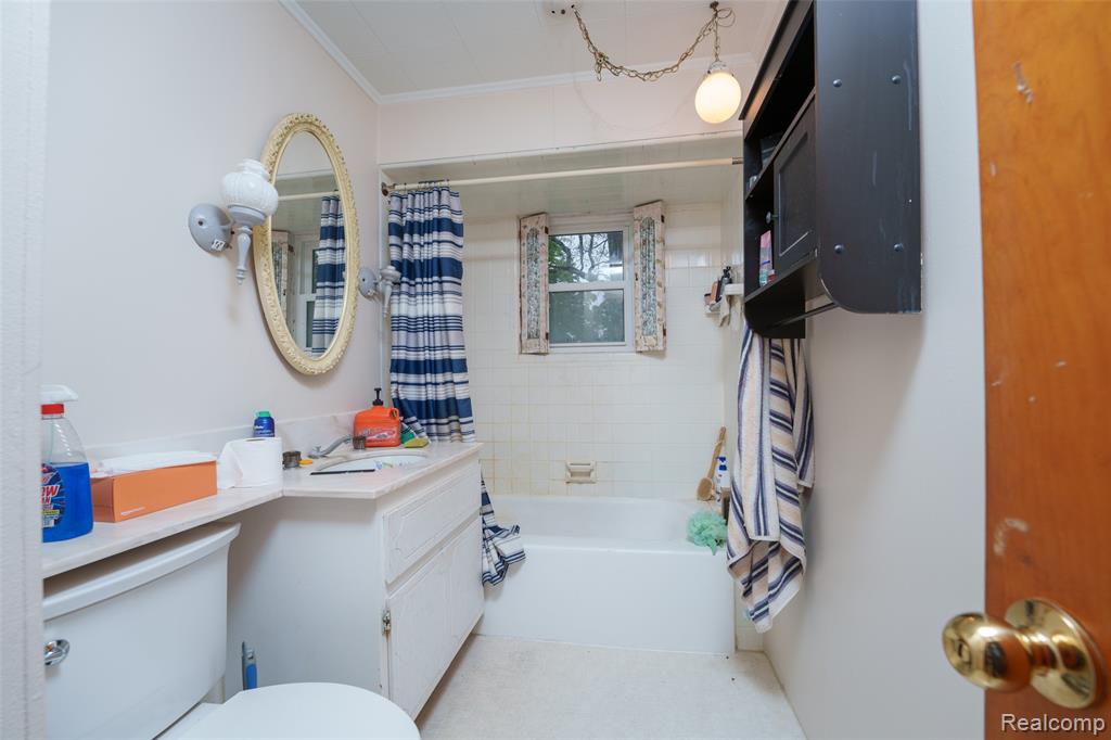 5985 Rowley Boulevard, Waterford, MI 48329 — Photo 11