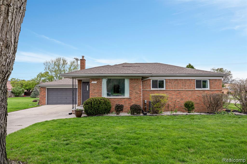 8527 METROPOLITAN Parkway, Sterling Heights, MI 48312 — Photo 2