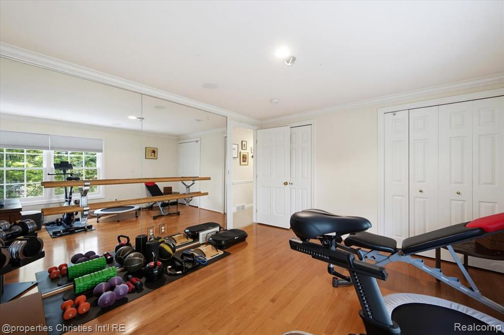 950 E Glengarry Circle, Bloomfield Hills, MI 48301 — Photo 46
