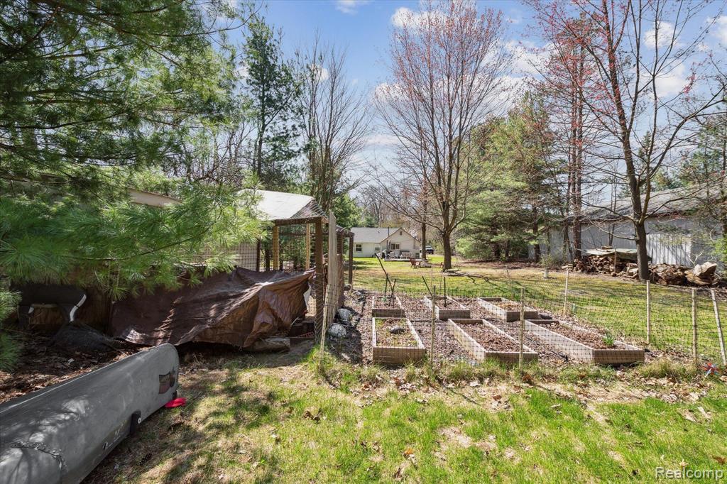 7847 HERBST Road, Brighton, MI 48114 — Photo 31