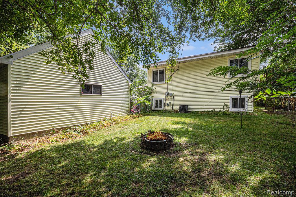 5524 Aylesbury Drive, Waterford, MI 48327 — Photo 25