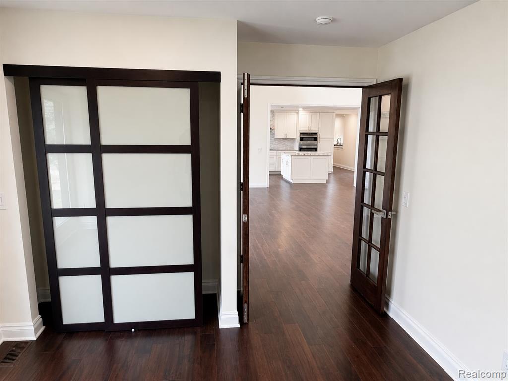 5525 Woodland Court, West Bloomfield, MI — Photo 29