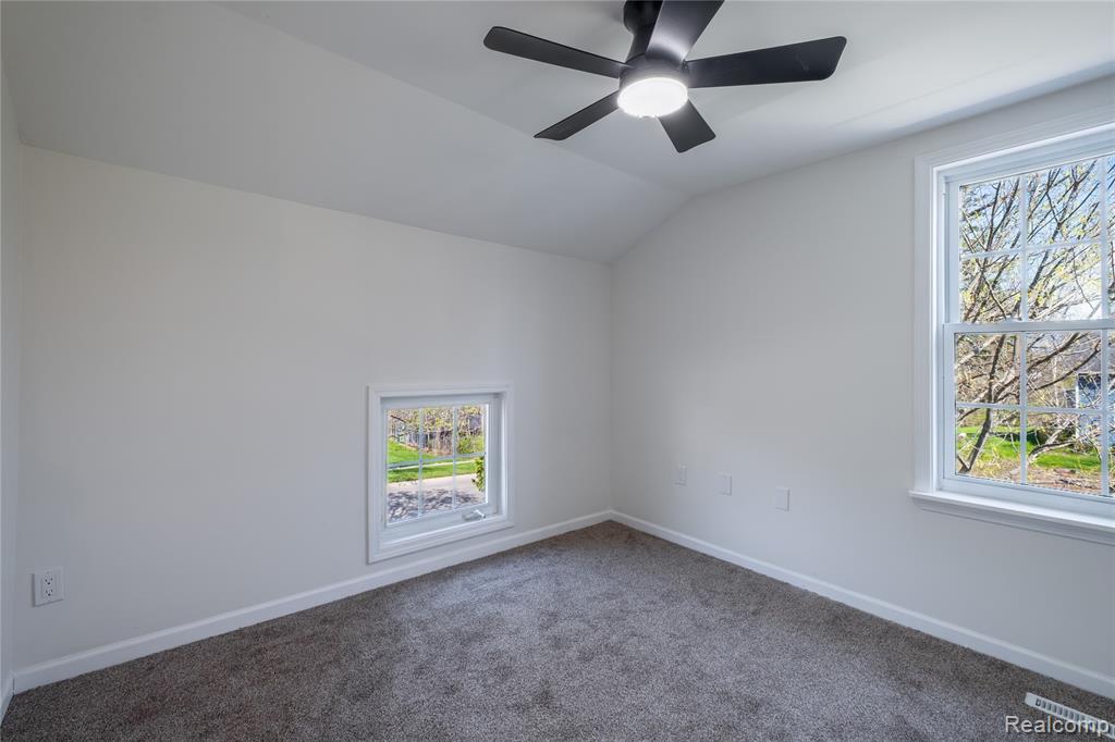 227 Emily Street, Flushing, MI 48433 — Photo 17