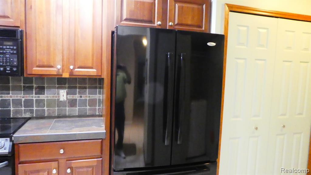 8051 Prestonwood Court, Flushing, MI 48433 — Photo 10