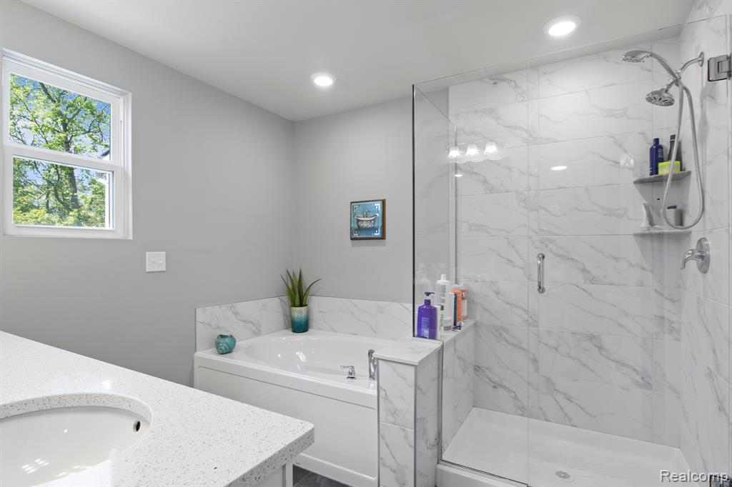 39985 PREMIER Drive, Plymouth, MI 48170 — Photo 16