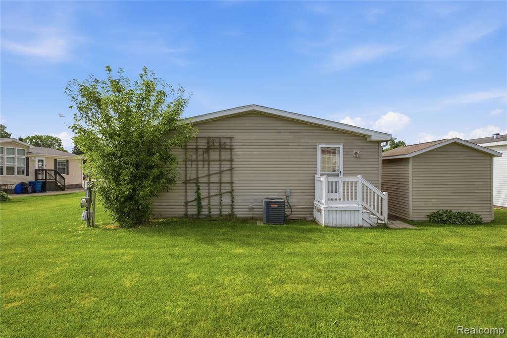 9857 Rembrandt Way, Fenton, MI 48430 — Photo 45