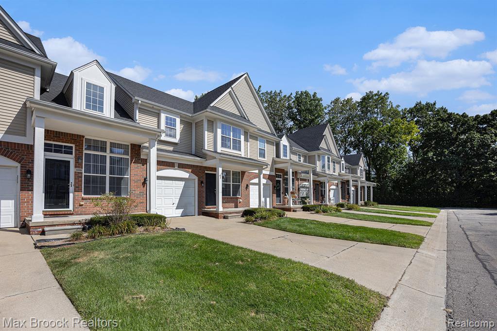 4899 Green Court, Shelby Twp, MI 48317 — front exterior
