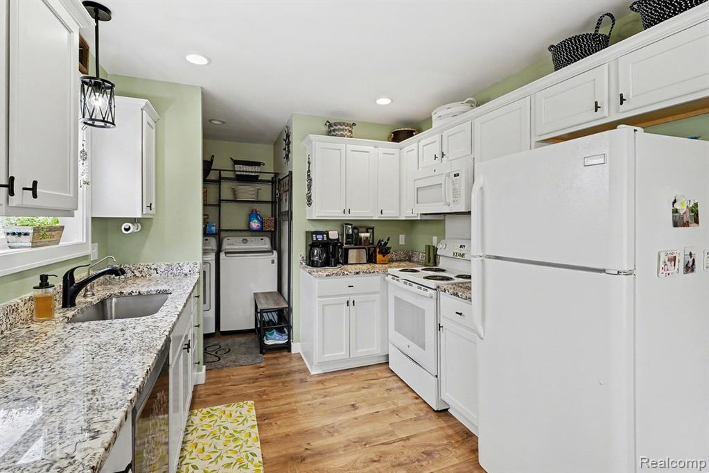 4537 Lakewood Drive, Otter Lake, MI 48464 — Photo 15