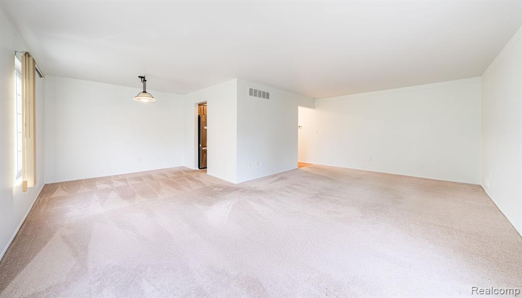 676 E FOX HILLS Drive, Bloomfield Hills, MI 48304 — Photo 4