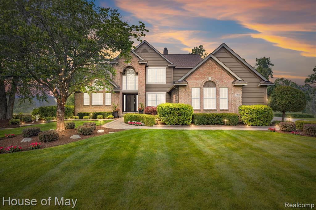 2082 Sandlewood Drive, White Lake, MI 48383