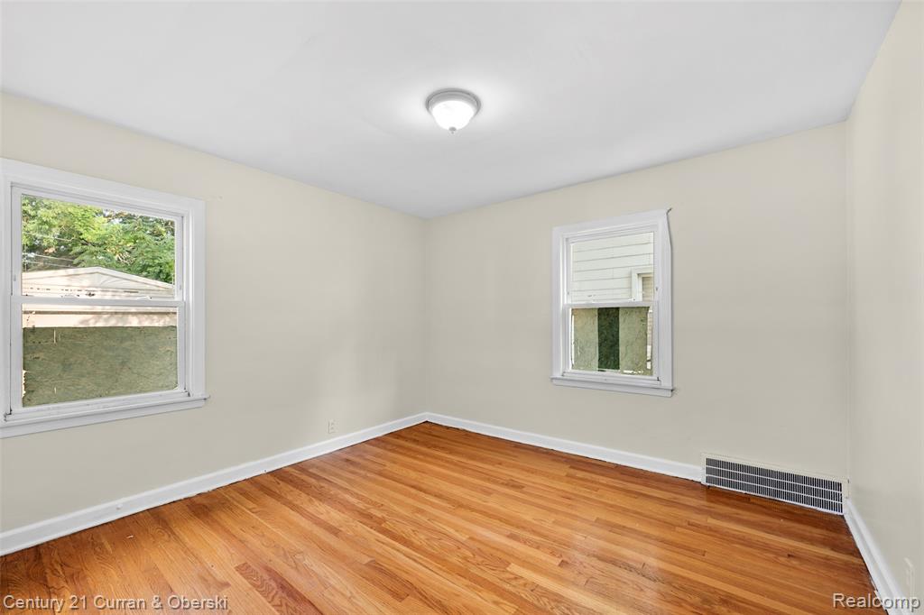 7910 Orchard Avenue, Dearborn, MI 48126 — Photo 15