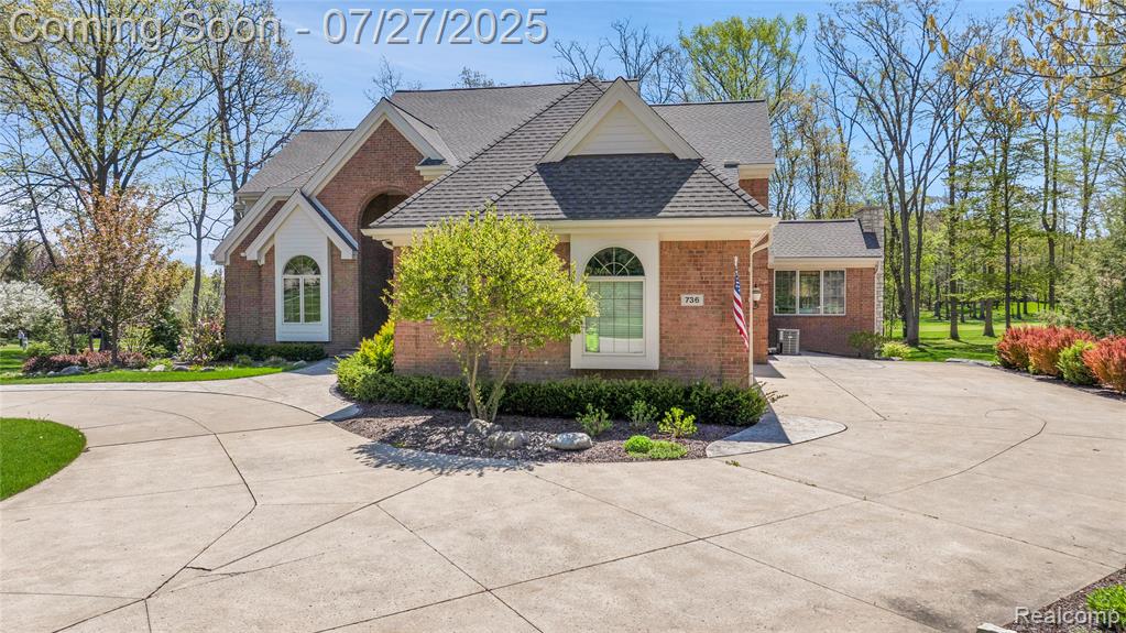 736 Inverness, Highland, MI — Photo 4