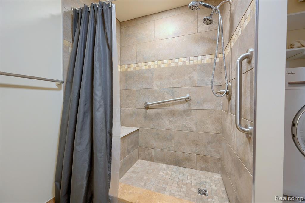 1891 BALDWIN Drive, 2, Trenton, MI 48183 — Photo 14