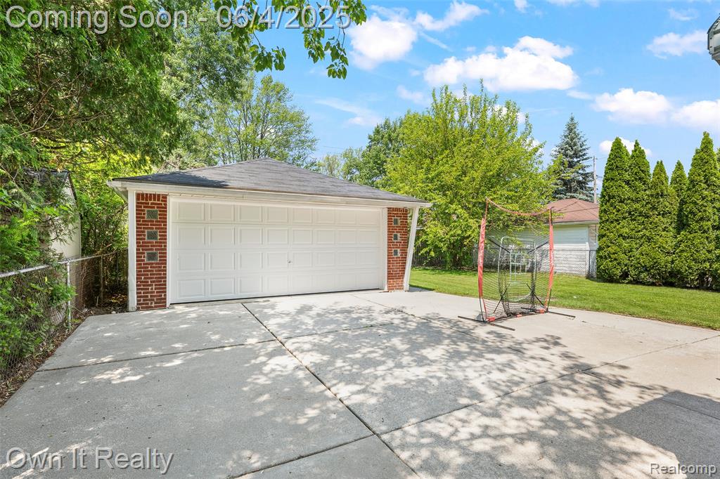 8415 N Evangeline Street, Dearborn Heights, MI 48127 — Photo 30