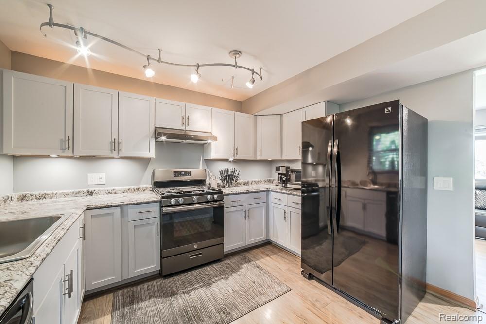 1034 Parkway, Waterford, MI 48328 — Photo 9