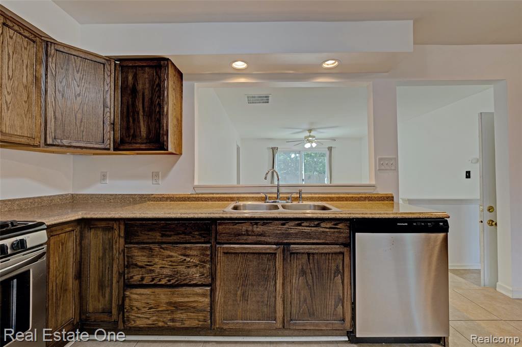 705 Richard Street, Holly, MI 48442 — Photo 10