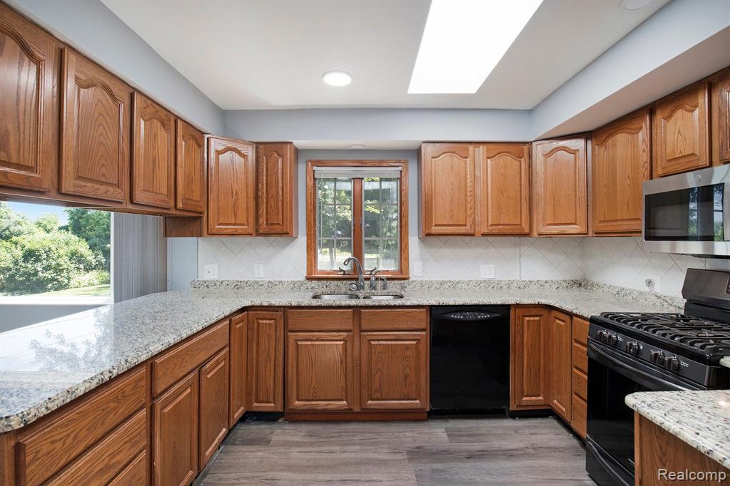 6075 LENNON Road, Swartz Creek, MI 48473 — Photo 10