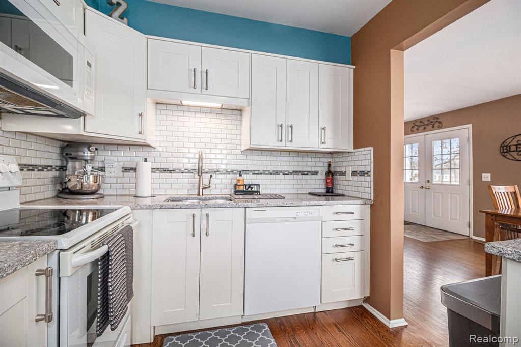 19338 OLD BRIDGE Court, Northville, MI 48167 — Photo 9