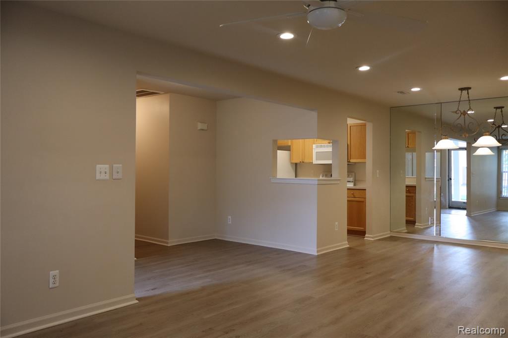 4580 BERKSHIRE Drive, Sterling Heights, MI 48314 — Photo 9
