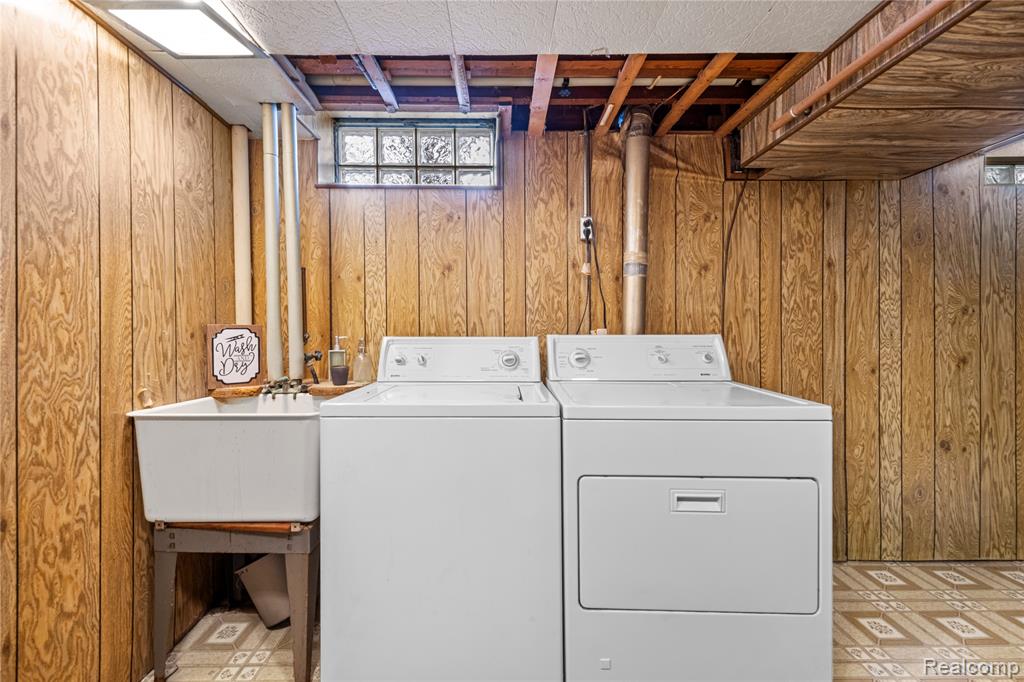 1069 Chippewa Street, Mount Clemens, MI 48043 — Photo 24