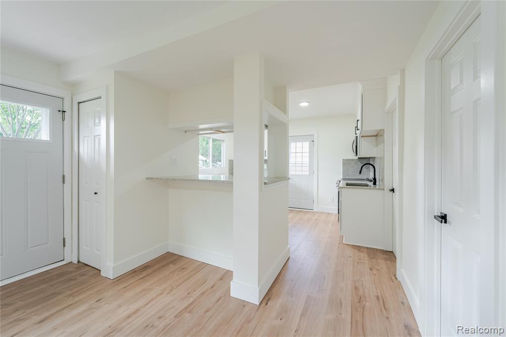 6194 Wilson Drive, Waterford, MI 48329 — Photo 3