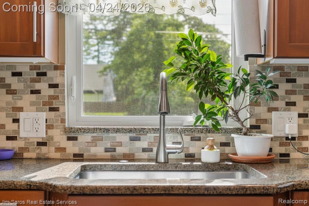 919 Cook Road, Grosse Pointe Woods, MI 48236 — Photo 8