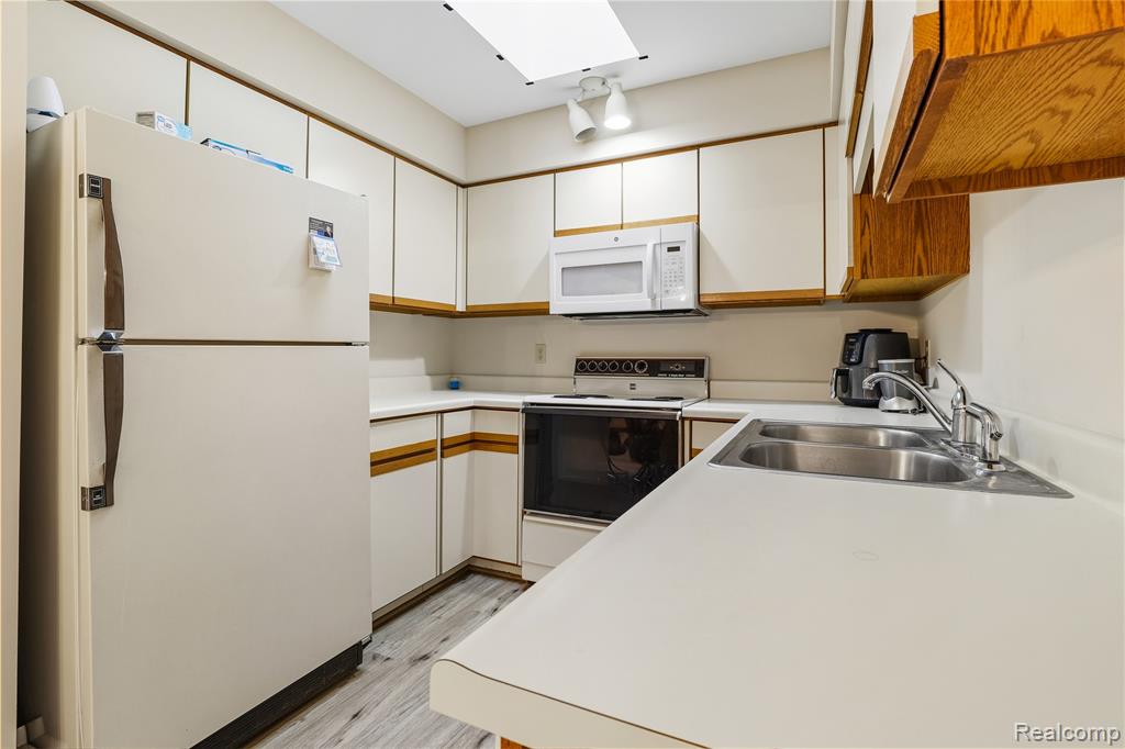 914 North Road, Fenton, MI 48430 — Photo 16