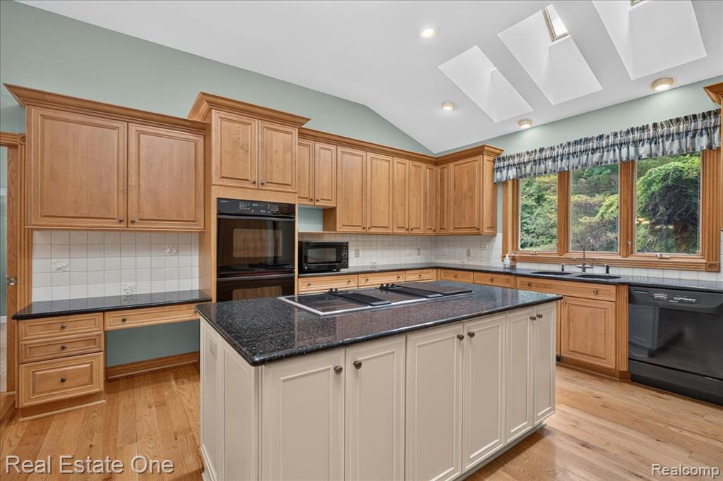 425 Courtney Road, Leonard, MI 48367 — Photo 24