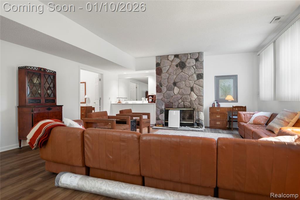 7252 Huntcliff, West Bloomfield, MI — Photo 24