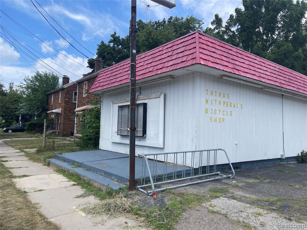 800 W Mount Hope Avenue, Lansing, MI 48910 — front exterior