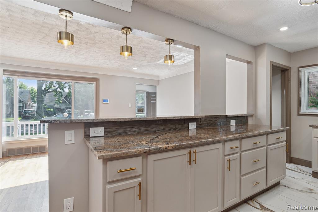 9585 Asbury Park, Detroit, MI 48227 — Photo 12