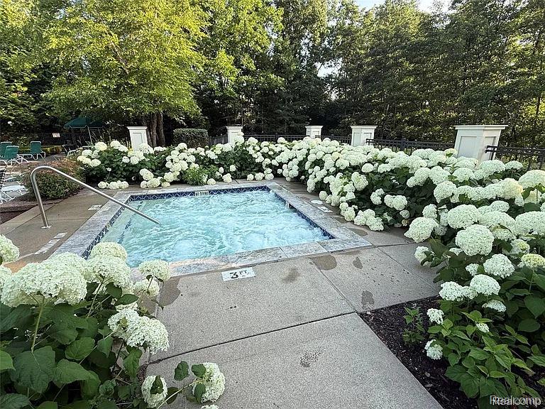 10104 Jasmine Drive, Walled Lake, MI 48390 — Photo 26