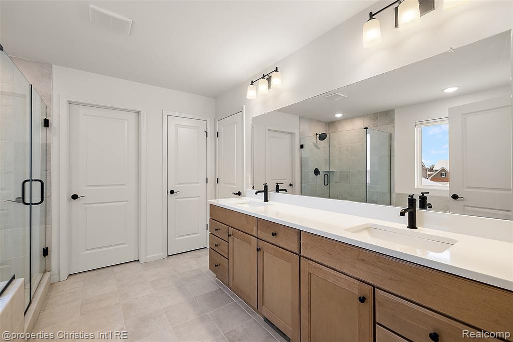 2436 Parkshore Drive, Commerce Twp, MI 48382 — Photo 31