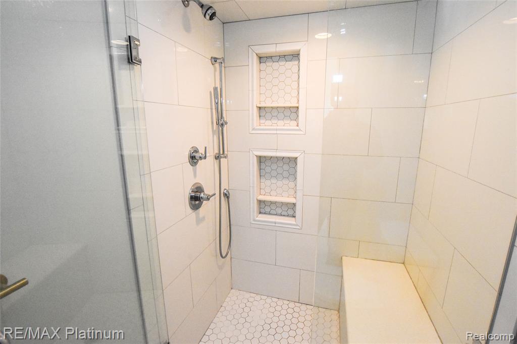 4215 Rolling Pines Court, Commerce Twp, MI 48382 — Photo 42