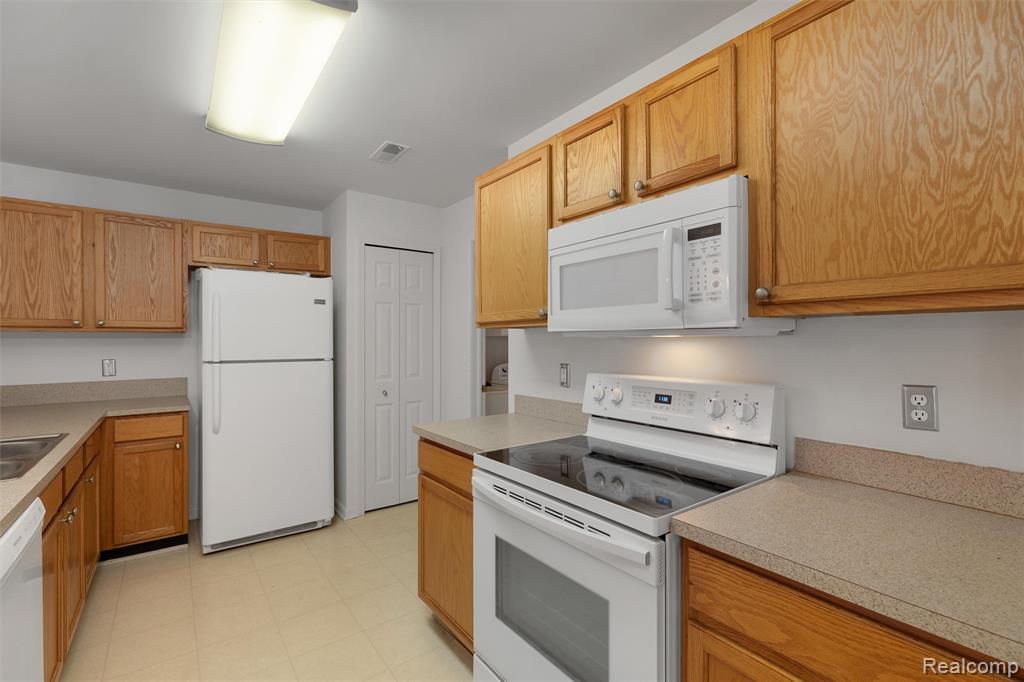 1790 Flagstone Circle, Rochester, MI 48307 — Photo 15