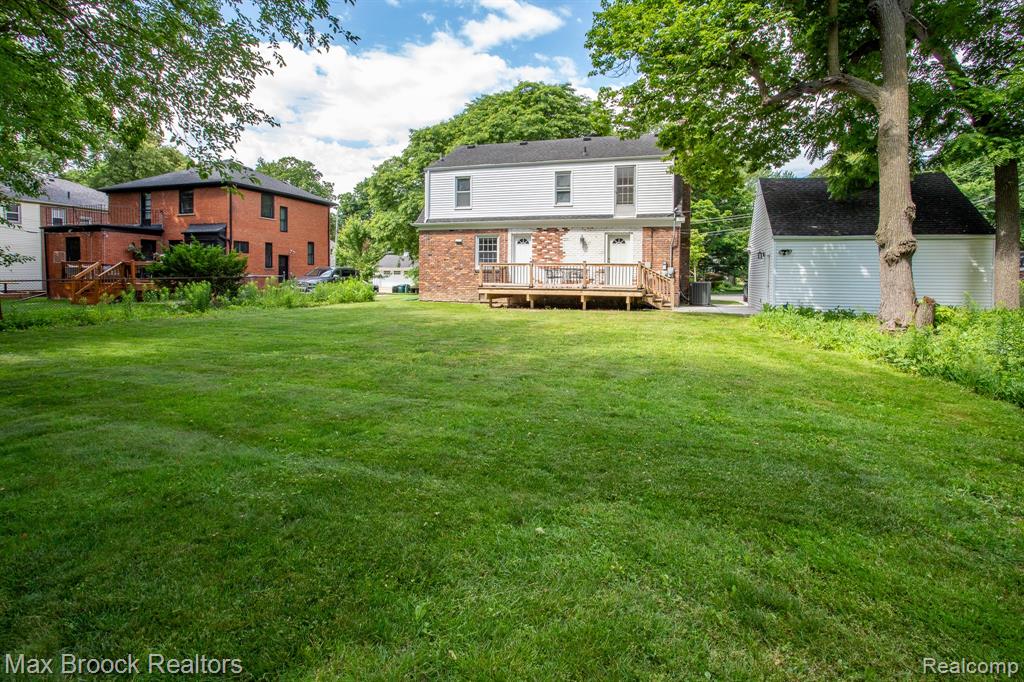 25830 Berkley Avenue, Huntington Woods, MI — Photo 43