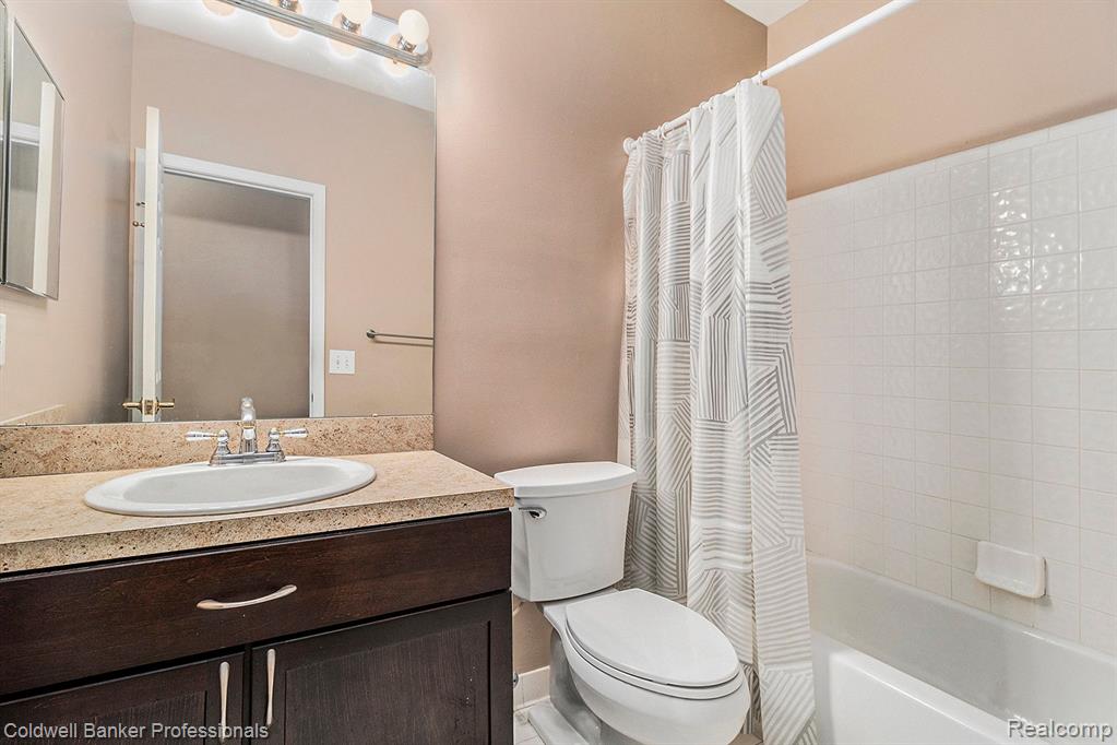 7360 MEADOWRIDGE Drive, West Bloomfield, MI — Photo 16