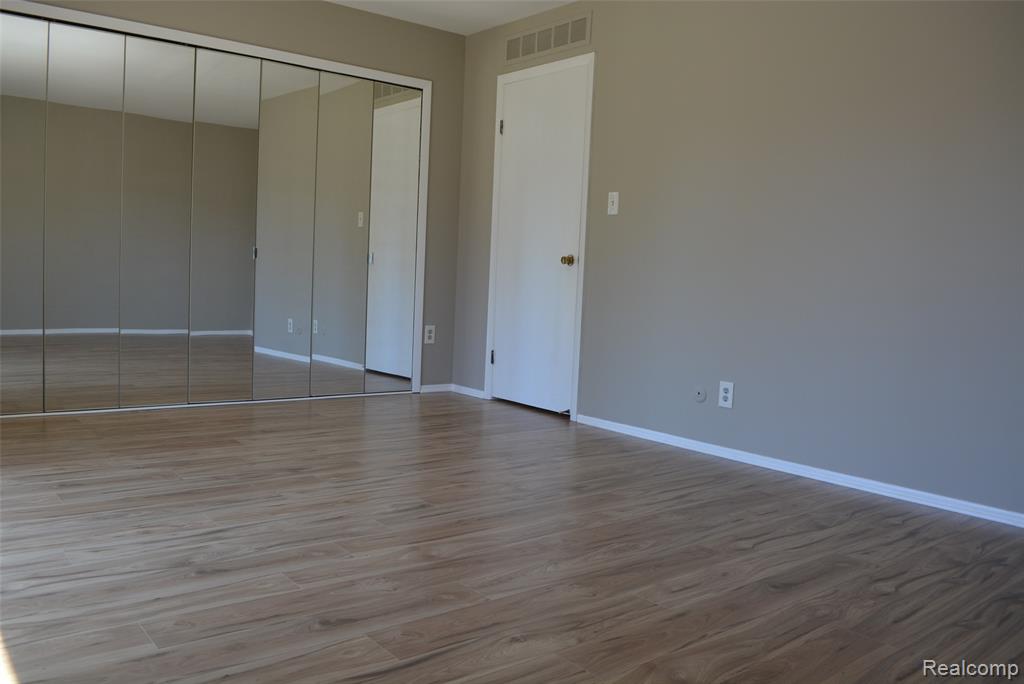 3883 OLD CREEK Road, 18, Troy, MI 48084 — Photo 34