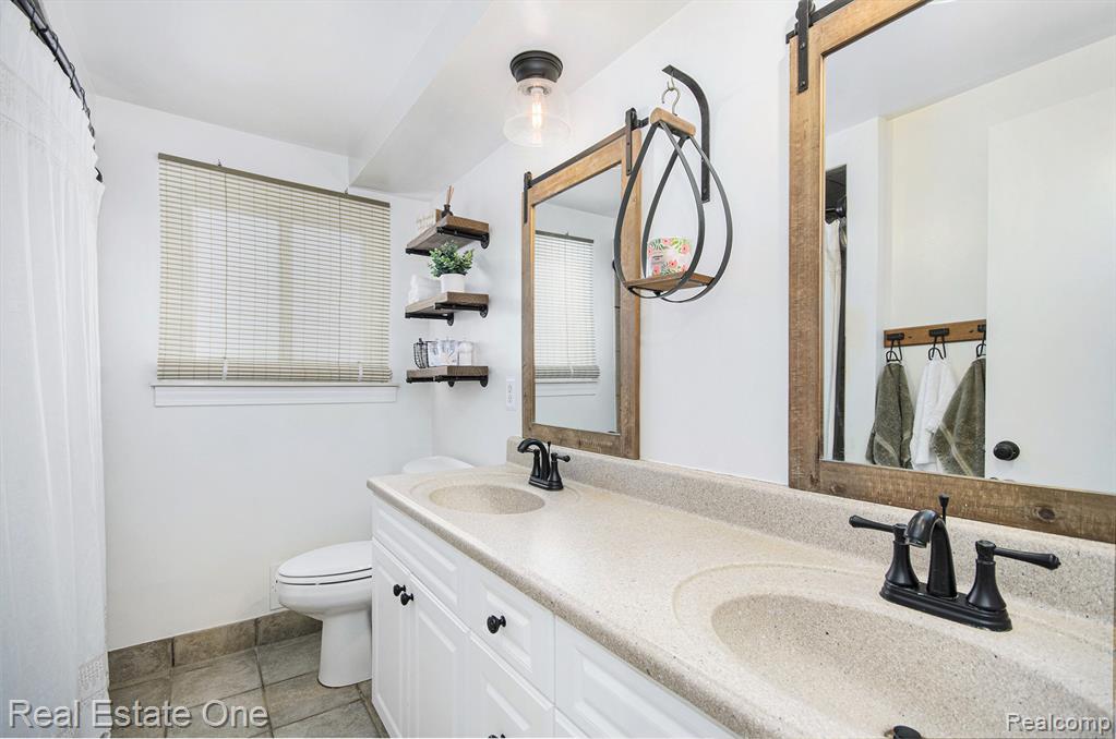 5395 English Drive, Troy, MI 48085 — Photo 19